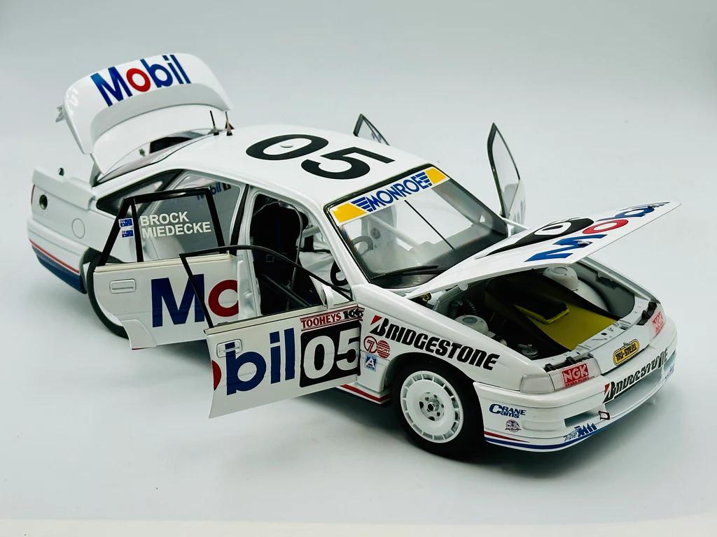1:18 Holden VN Commodore SS Group A #05 - 1991 - Bathurst - Mobil 1 Racing - Peter Brock - Biante Model Cars - B182706B