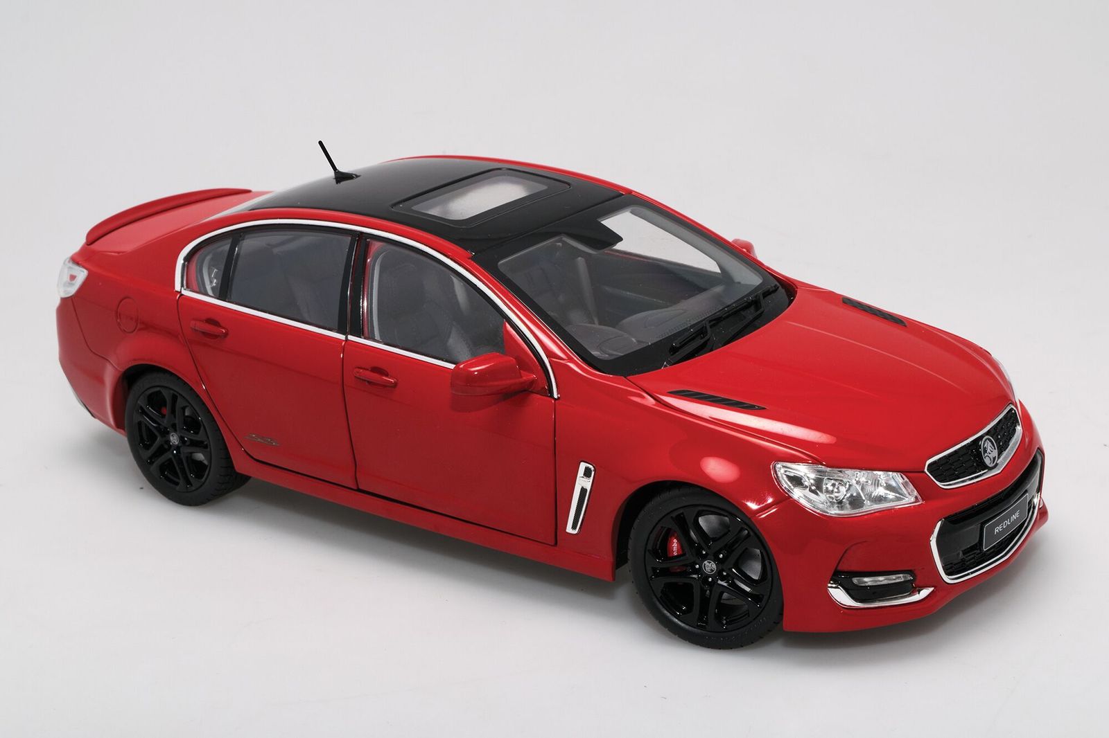 1:18 Holden VF Commodore SSV Redline II - Red Hot w/ Phantom Black Roo ...