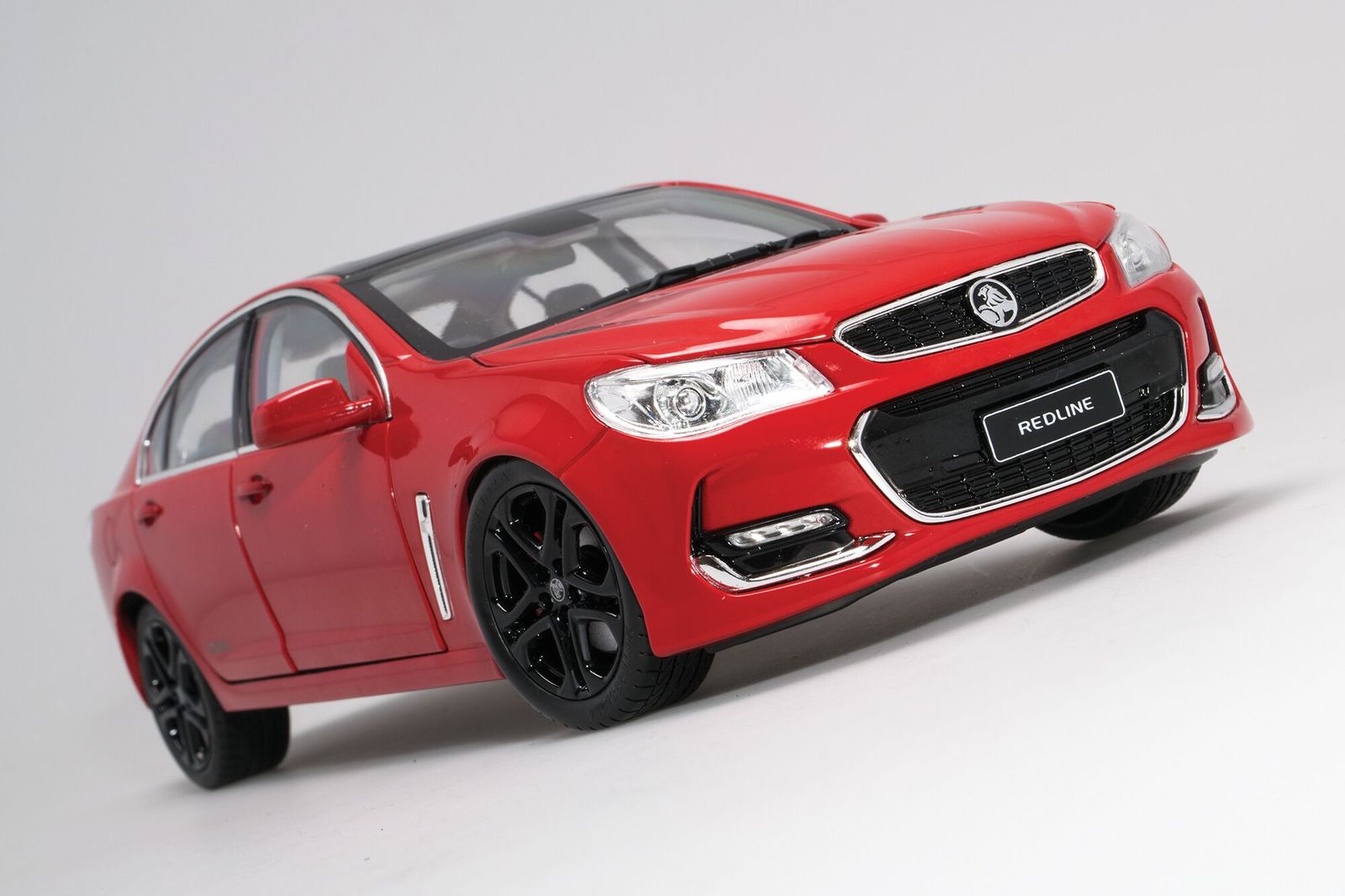 1:18 Holden VF Commodore SSV Redline II - Red Hot w/ Phantom Black Roof - Biante Model Cars - B182716A