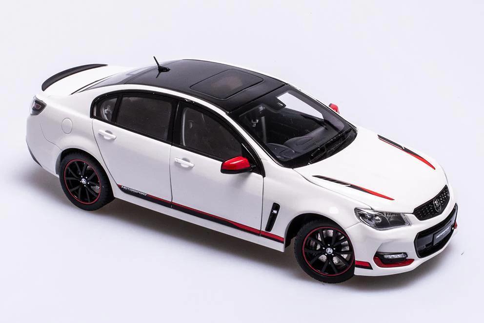 1:18 Holden VFII Commodore Motorsport Edition - 2017 - Heron White - Biante Model Cars - B182717M