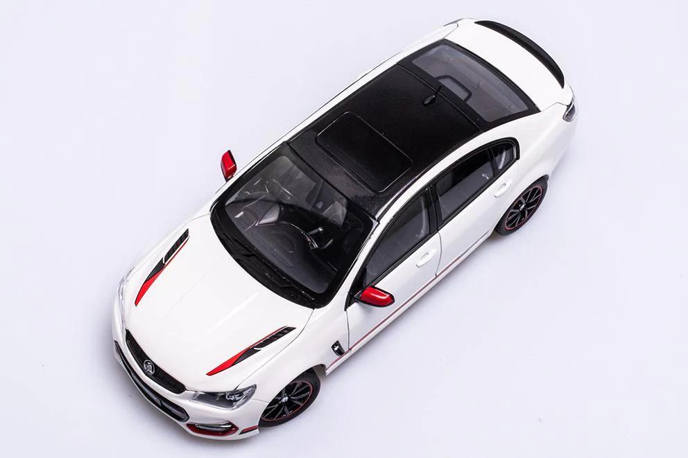 1:18 Holden VFII Commodore Motorsport Edition - 2017 - Heron White - Biante Model Cars - B182717M