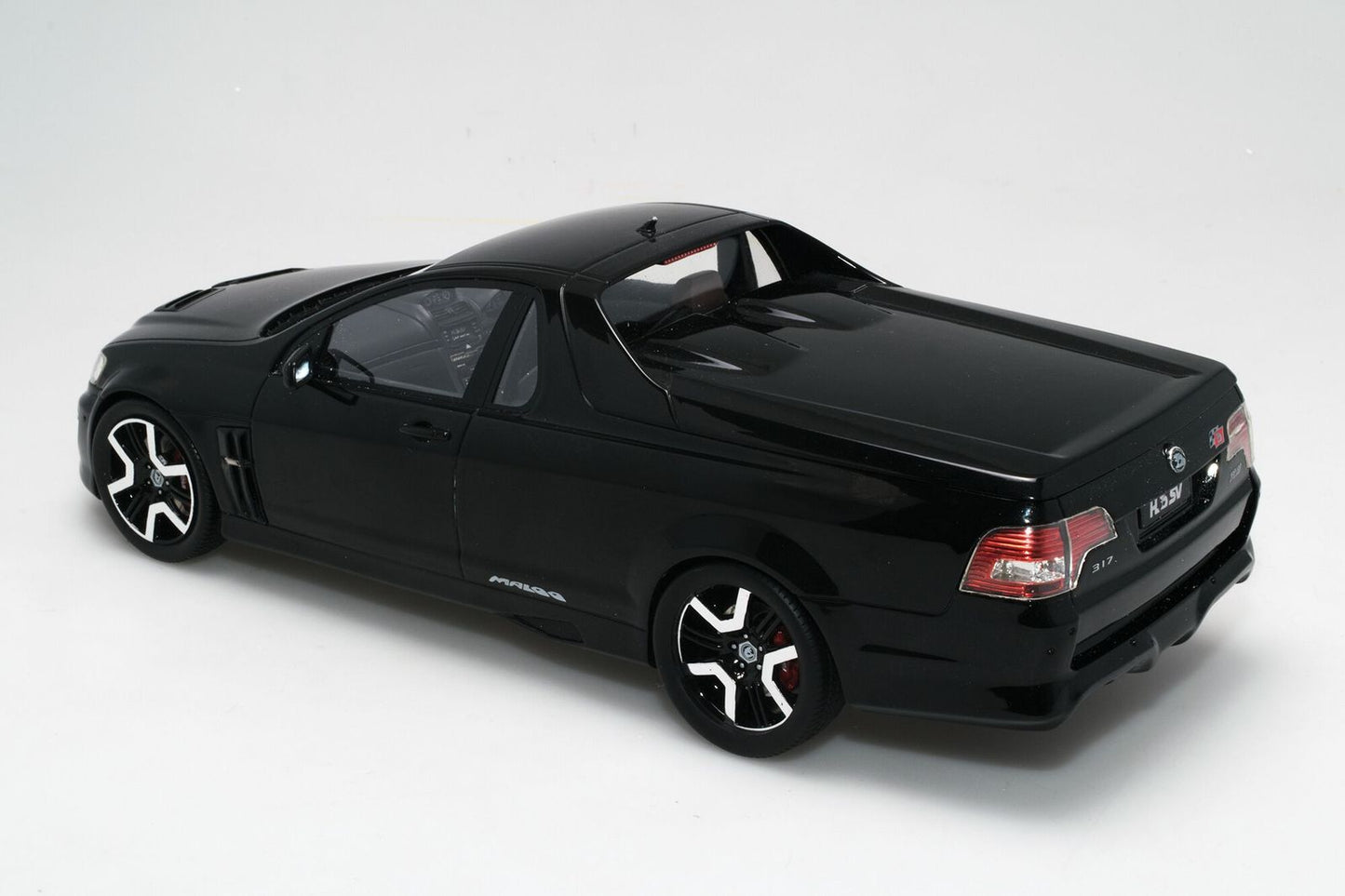 1:18 Holden HSV Maloo R8 -  20th Anniversary - Phantom Black - Biante Model Cars - BR18401A