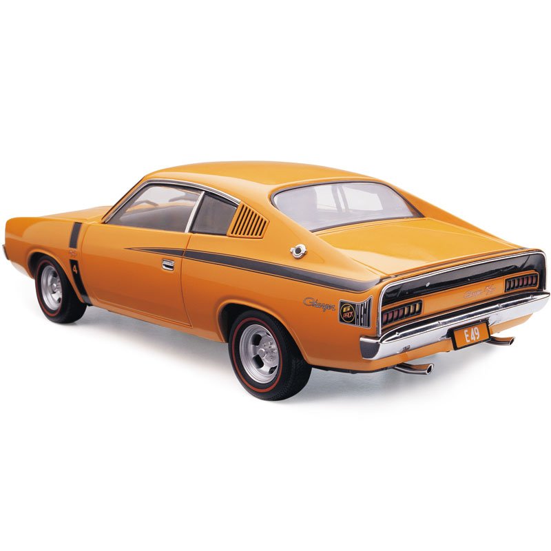 1:18 Chrysler VH Valiant E49 R/T Charger 'Big Tank' - 1972 - Vitamin C - Classic Carlectables - 18060