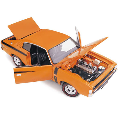 1:18 Chrysler VH Valiant E49 R/T Charger 'Big Tank' - 1972 - Vitamin C - Classic Carlectables - 18060