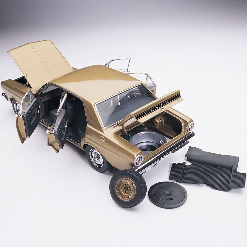 1:18 Ford XR Falcon GT - 1967 - GT Gold - Classic Carlectables - 18070