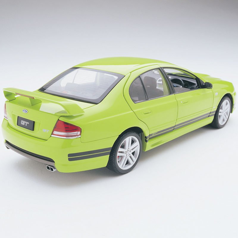 1:18 Ford BA FPV GT Sedan - Citric Acid - Classic Carlectables - 18082