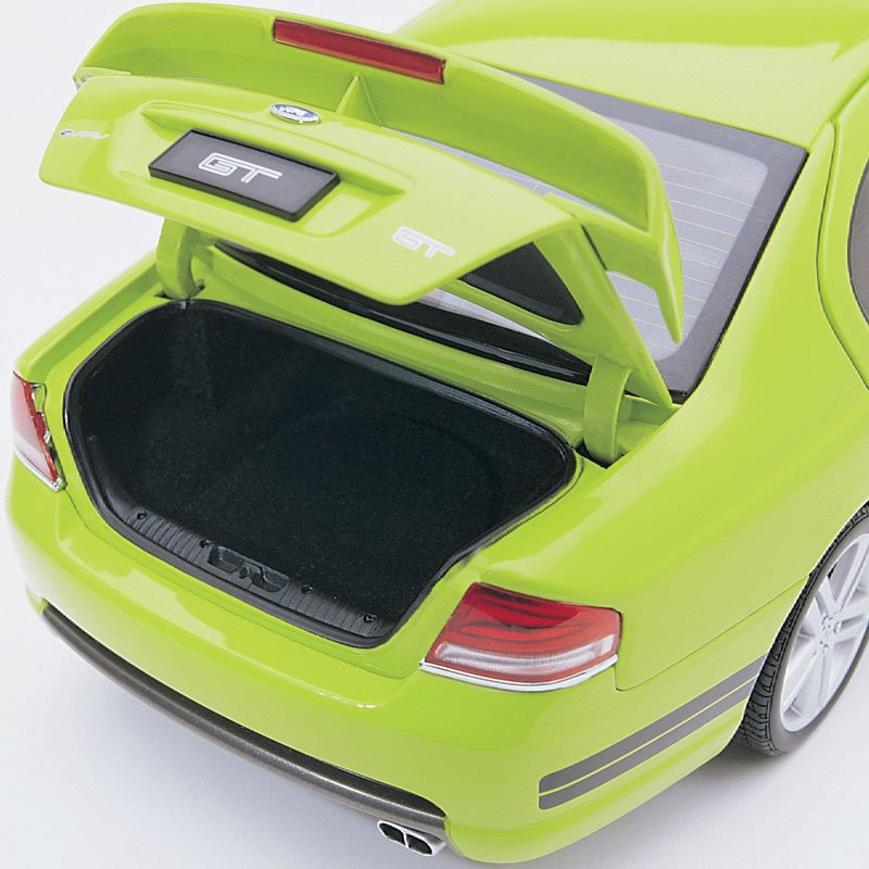 1:18 Ford BA FPV GT Sedan - Citric Acid - Classic Carlectables - 18082