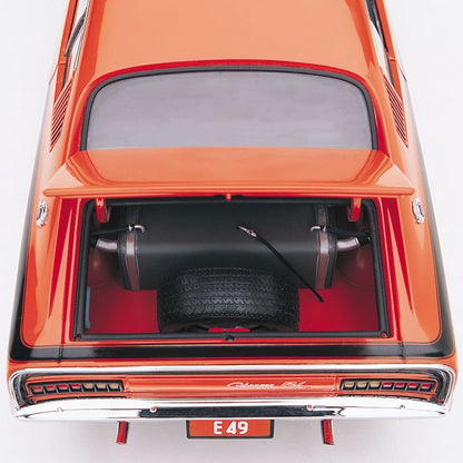 1:18 Chrysler VH Valiant E49 R/T Charger 'Big Tank' - 1972 - Hemi Orange - Classic Carlectables - 18115