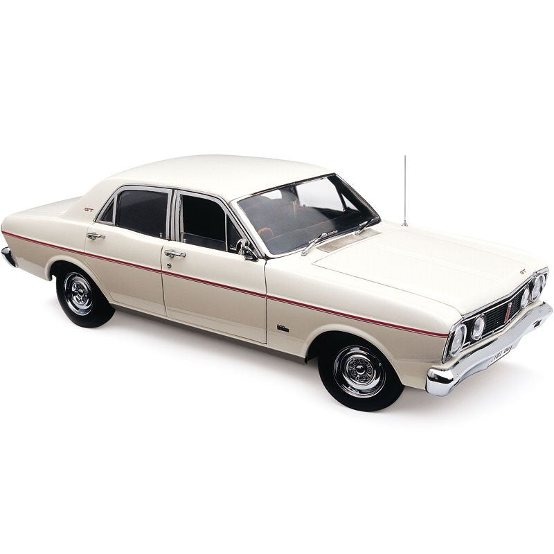 1:18 Ford XT Falcon GT - 1968 - Polar White - Classic Carlectables - 18207