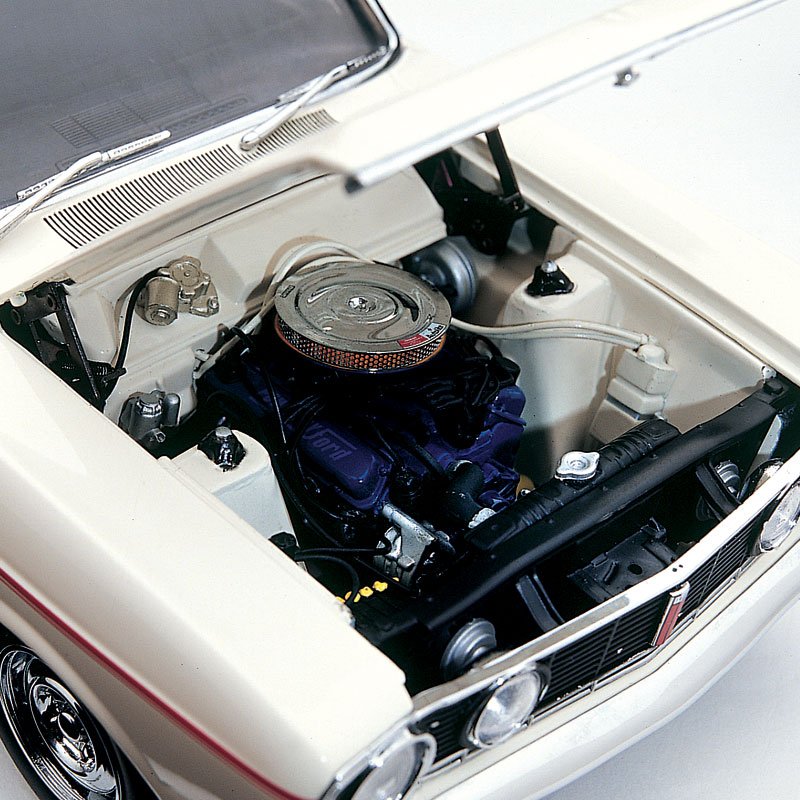 1:18 Ford XT Falcon GT - 1968 - Polar White - Classic Carlectables - 18207