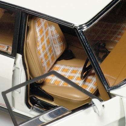 1:18 Holden HZ GTS sedan - Palais White - Classic Carlectables - 18218