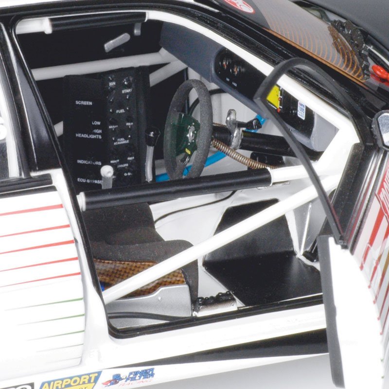 1:18 Holden VR Commodore #11 - 1995 - Bathurst Winner - Castrol Racing - Larry Perkins - Classic Carlectables - 18275