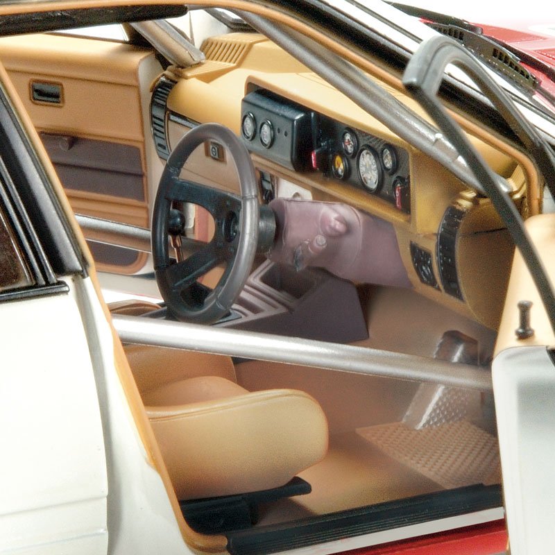 1:18 Holden VH Commodore #25 - 1983 - Bathurst Winner - Holden Dealer Team - Peter Brock - Classic Carlectables - 18305