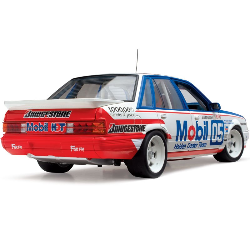 1:18 Holden VK Commodore #05 - 1986 - Bathurst - Mobil Holden Dealer Team - Peter Brock - Classic Carlectables - 18332