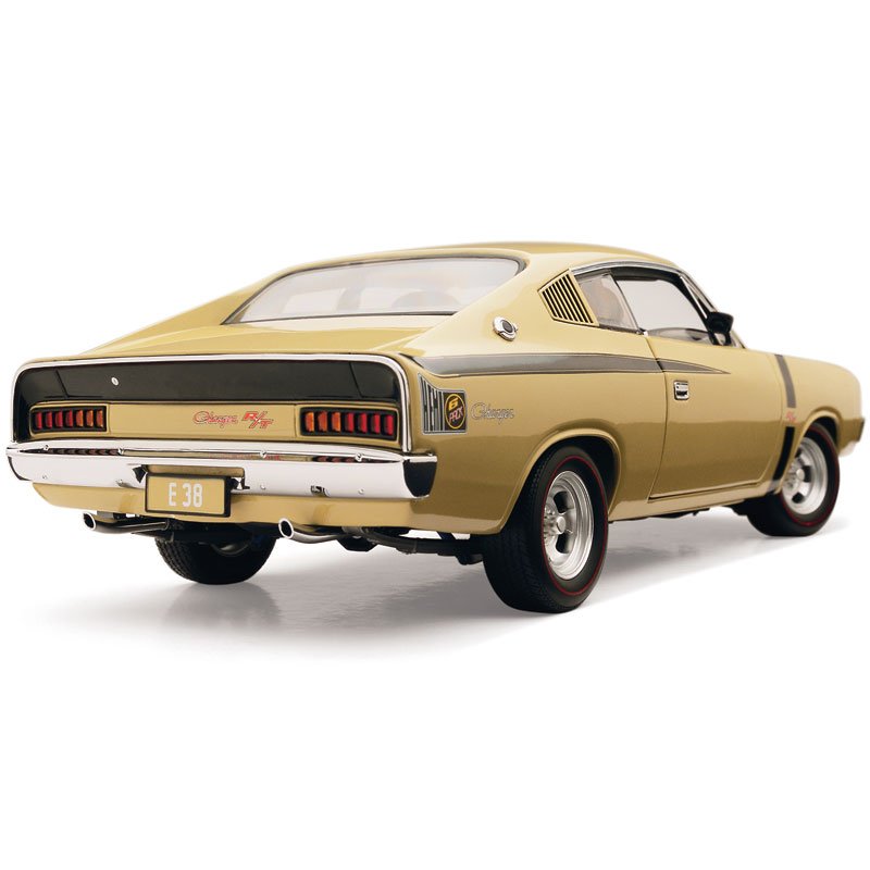 1:18 Chrysler VH Valiant E38 R/T Charger - 'Big Tank' - 1971 - Blonde Olive - Classic Carlectables - 18369