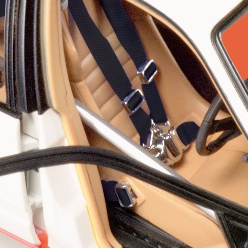 1:18 Holden VH Commodore #05 - 1983 - Bathurst - Marlboro Holden Dealer Team - Peter Brock - Classic Carlectables - 18400