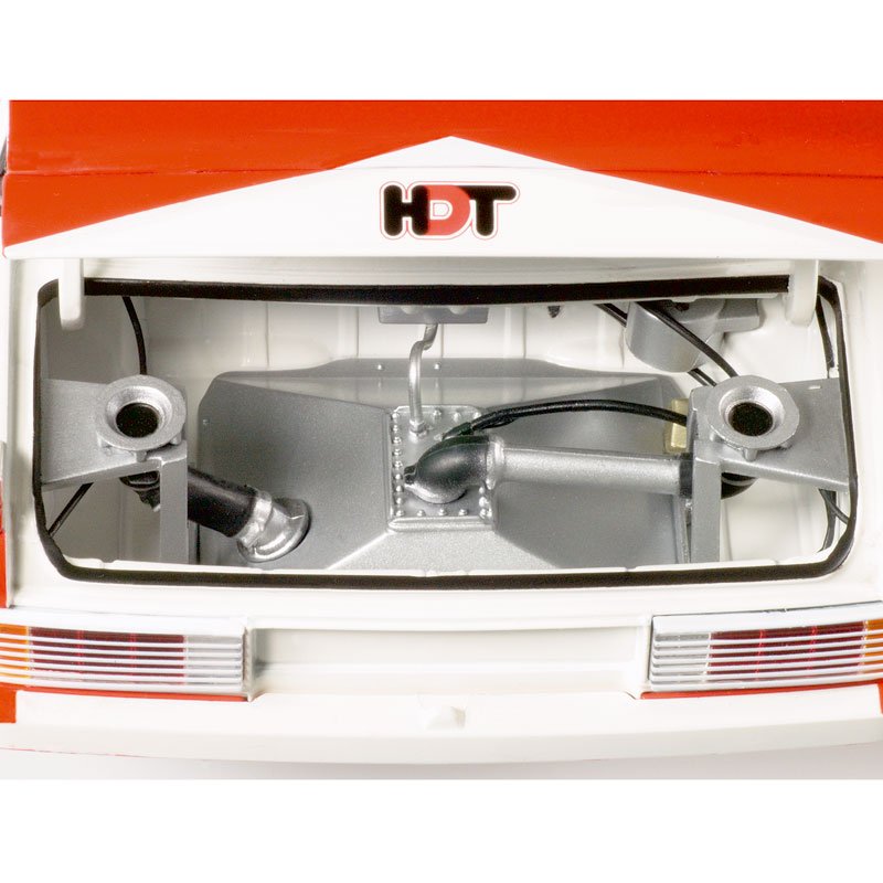 1:18 Holden VH Commodore #05 - 1983 - Bathurst - Marlboro Holden Dealer Team - Peter Brock - Classic Carlectables - 18400