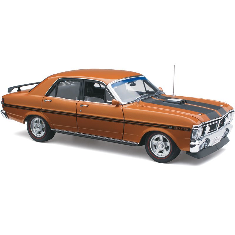 1:18 Ford XY Falcon GTHO Phase III - Nugget Gold - Classic Carlectables - 18439