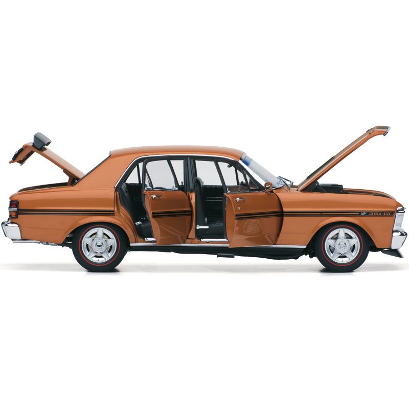 1:18 Ford XY Falcon GTHO Phase III - Nugget Gold - Classic Carlectables - 18439