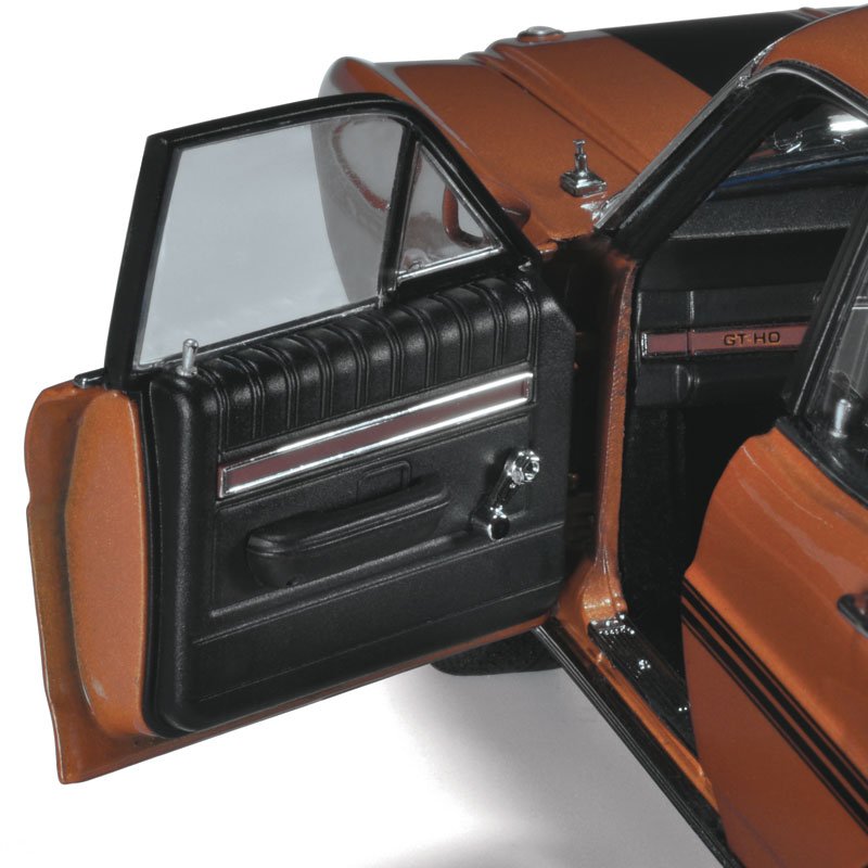 1:18 Ford XY Falcon GTHO Phase III - Nugget Gold - Classic Carlectables - 18439