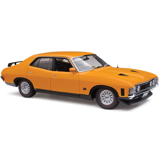 1:18 Ford XA Falcon RPO83 Sedan - 1973 - Yellow Fire - Classic Carlectables - 18442