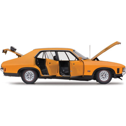 1:18 Ford XA Falcon RPO83 Sedan - 1973 - Yellow Fire - Classic Carlectables - 18442