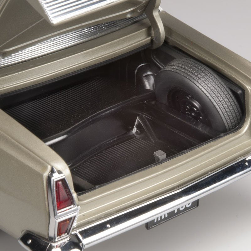 1:18 Holden HR Premier - Silver Mink - Classic Carlectables - 18520