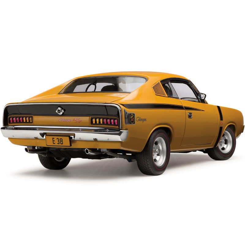 1:18 Chrysler VH Valiant E38 R/T Charger 'Small Tank' - 1971 - Hot Mustard - Classic Carlectables - 18524