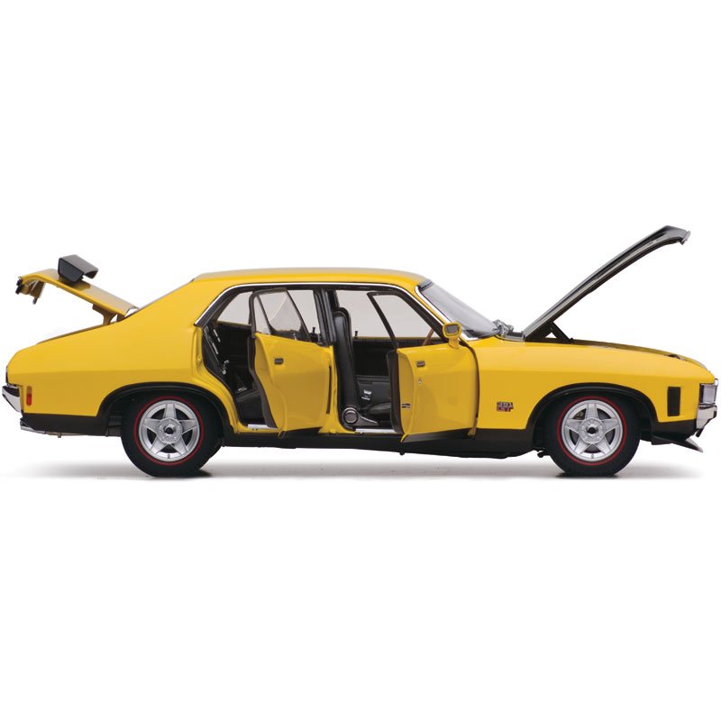 1:18 Ford XA Falcon RPO83 Sedan - 1973 - Yellow Glow - Classic Carlectables - 18539