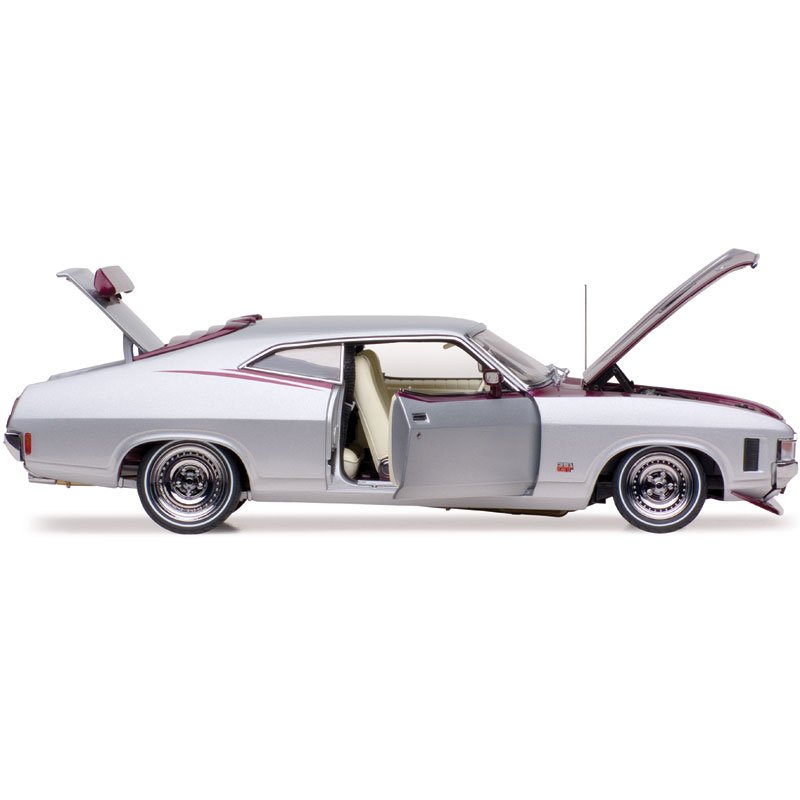1:18 Ford XA Falcon RPO83 Coupe Custom - 1973 - Cyber Berry - Classic Carlectables - 18569