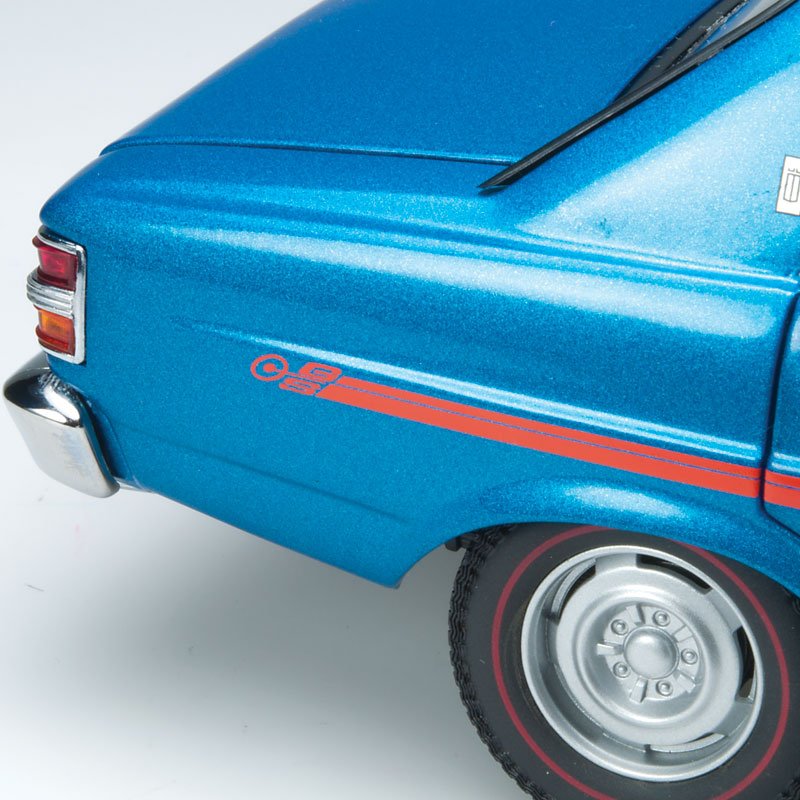 1:18 Ford XY Fairmont GS - Electric Blue - Classic Carlectables - 18572