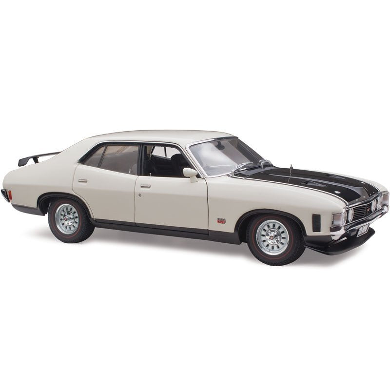 1:18 Ford XA Falcon RPO83 Sedan - 1973 - Polar White - Classic Carlectables - 18615