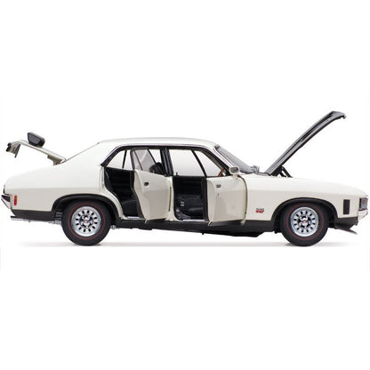 1:18 Ford XA Falcon RPO83 Sedan - 1973 - Polar White - Classic Carlectables - 18615