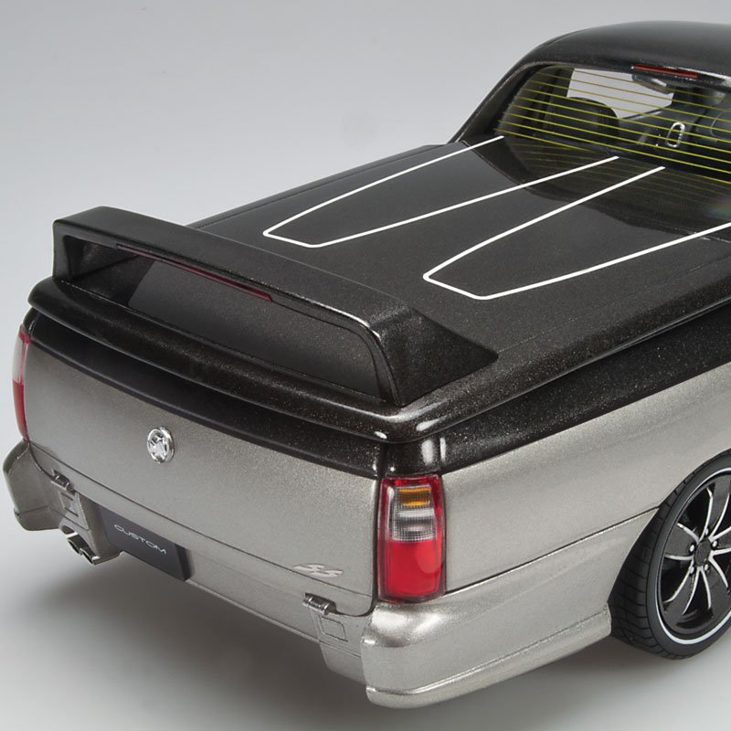 1:18 Holden VY SS Ute Custom - Grey/Silver - Classic Carlectables - 18622
