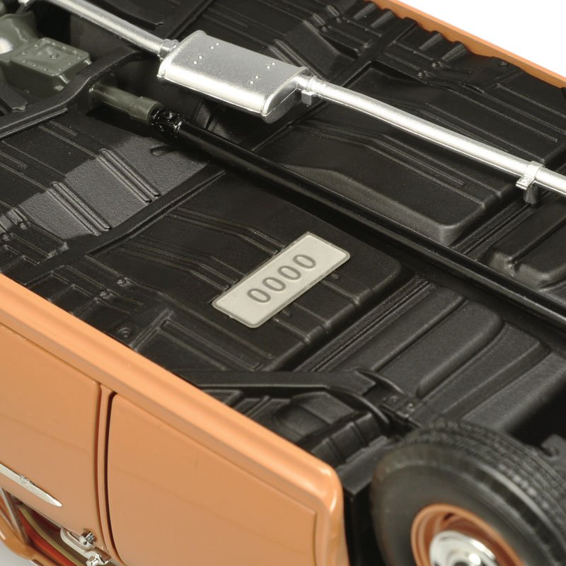 1:18 Holden FE Special - Shoreline Beige over Corsair Tan - Classic Carlectables - 18643