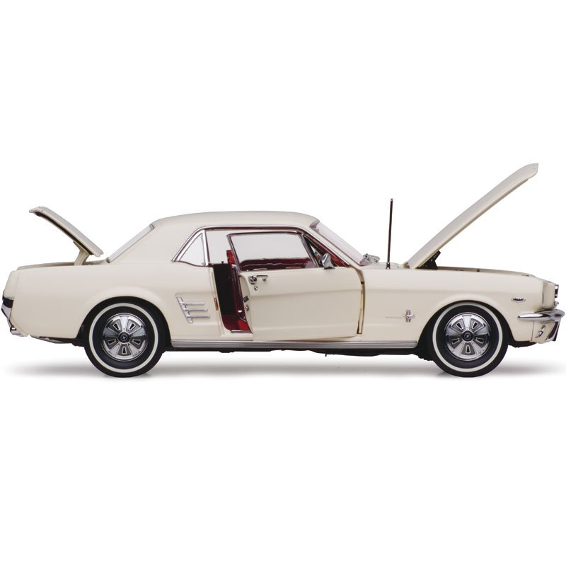1:18 Ford Pony Mustang - 1966 - Wimbledon White - Classic Carlectables - 18644