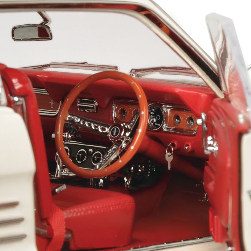1:18 Ford Pony Mustang - 1966 - Wimbledon White - Classic Carlectables - 18644