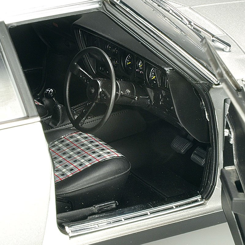 1:18 Holden HZ GTS Sedan - Aztec Silver Metallic - Classic Carlectables - 18645