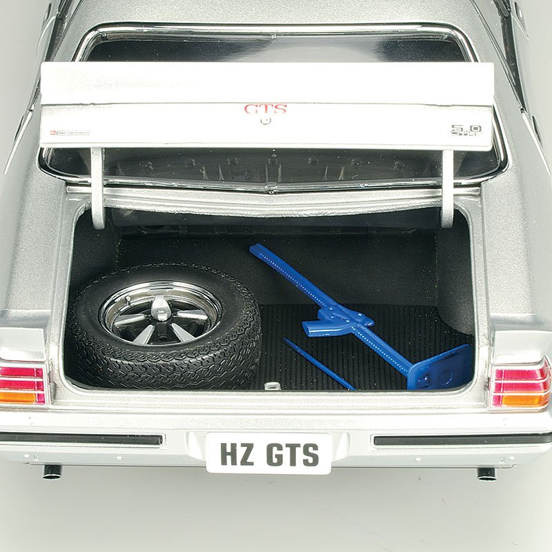 1:18 Holden HZ GTS Sedan - Aztec Silver Metallic - Classic Carlectables - 18645