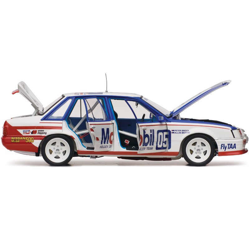 1:18 Holden VK Commodore #05 - Wellington 500 Winner - 1986 - ATCC - Holden Dealer Team - Peter Brock - Classic Carlectables - 18654