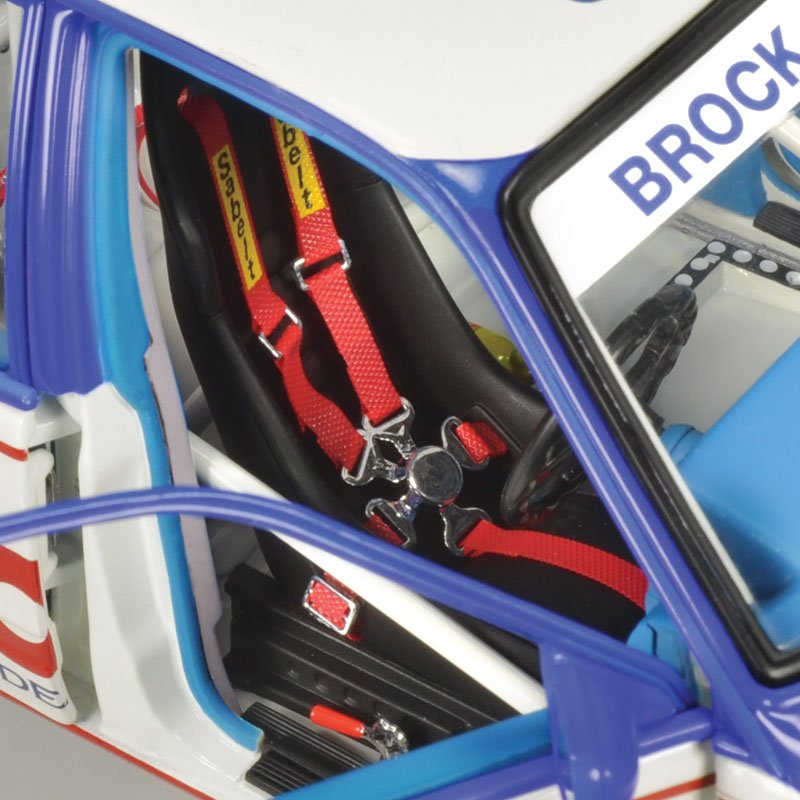 1:18 Holden VK Commodore #05 - Wellington 500 Winner - 1986 - ATCC - Holden Dealer Team - Peter Brock - Classic Carlectables - 18654