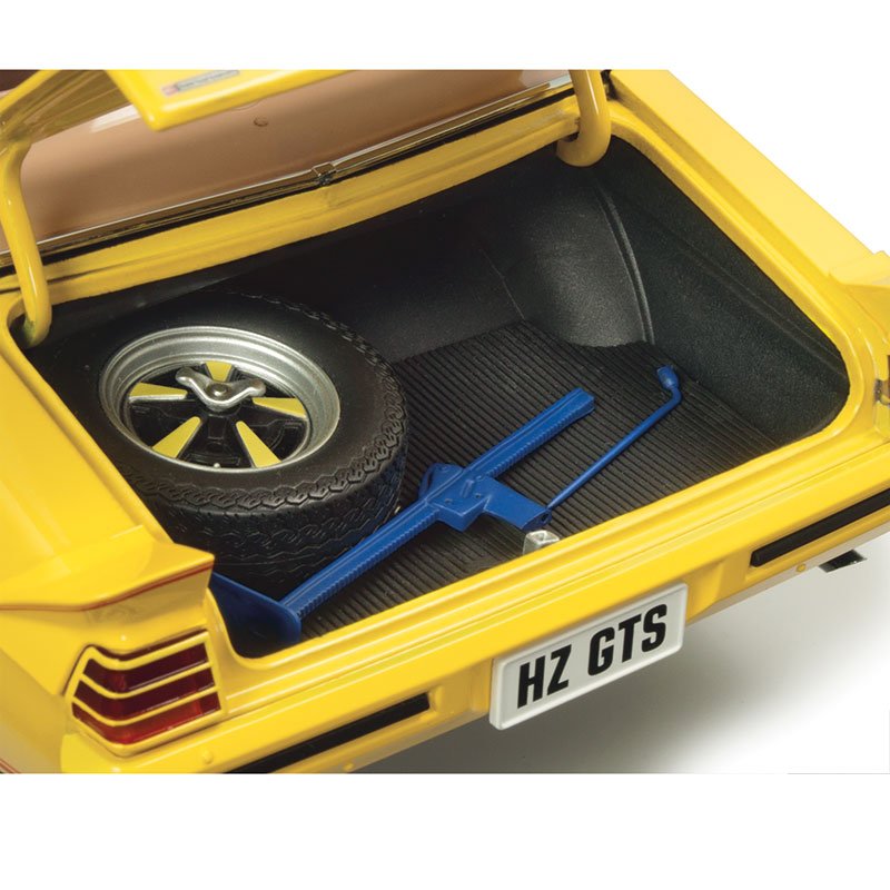 1:18 Holden HZ GTS Sedan - Jasmine Yellow - Classic Carlectables - 18714