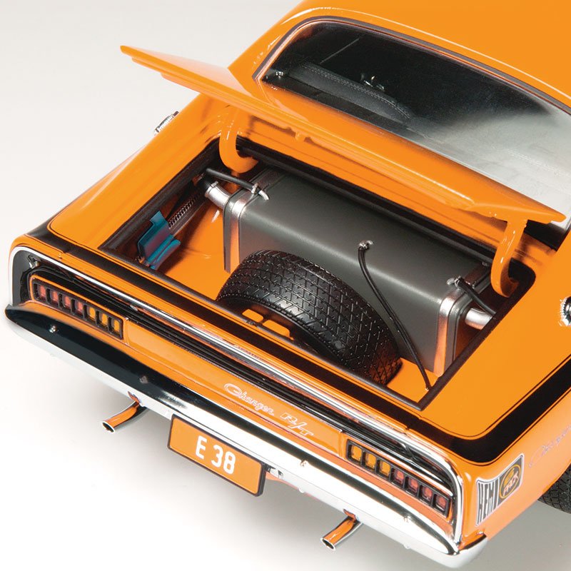 1:18 Chrysler VH Valiant E38 R/T Charger 'Big Tank' - 1971 - Vitamin C - Classic Carlectables - 18749