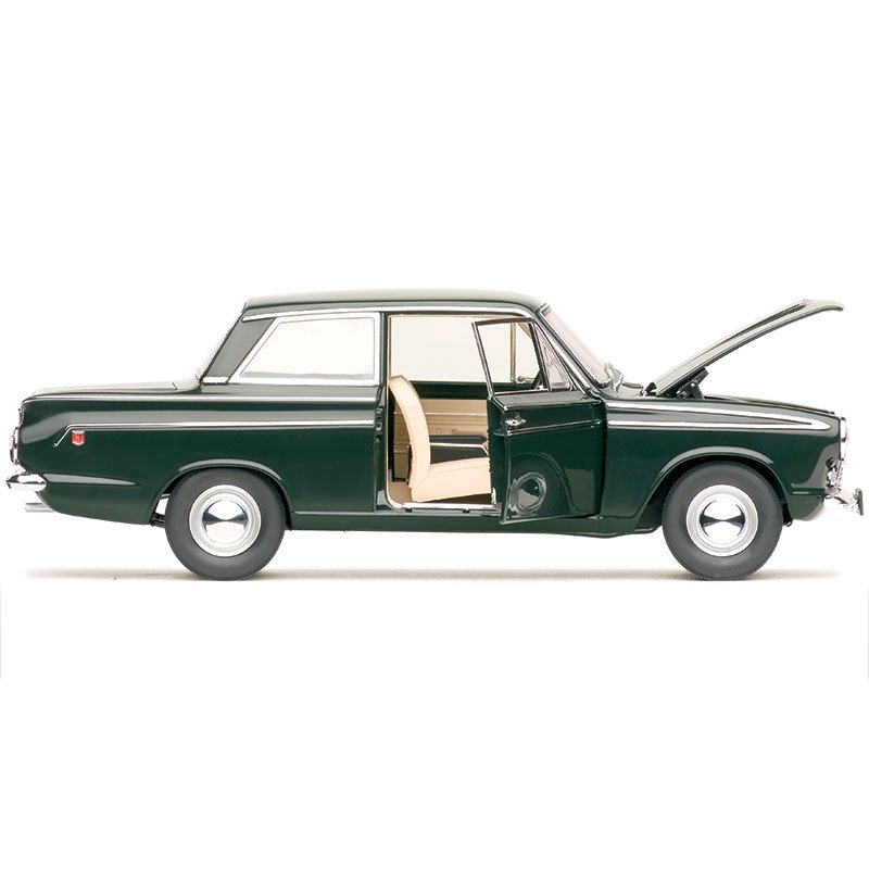 1:18 Ford Cortina GT - Goodwood Green - Classic Carlectables - 18750