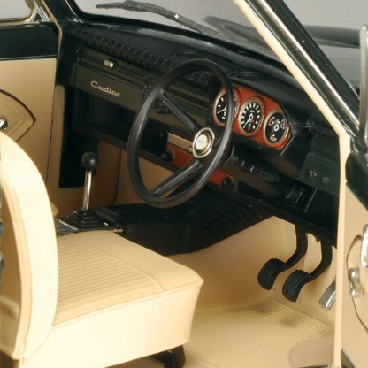 1:18 Ford Cortina GT - Goodwood Green - Classic Carlectables - 18750