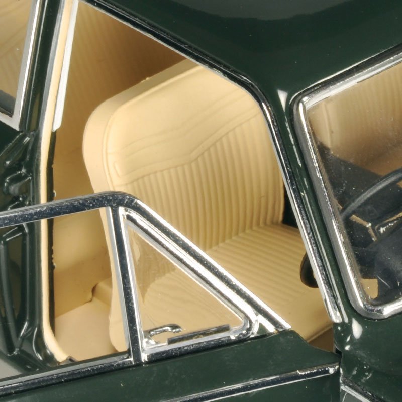 1:18 Ford Cortina GT - Goodwood Green - Classic Carlectables - 18750