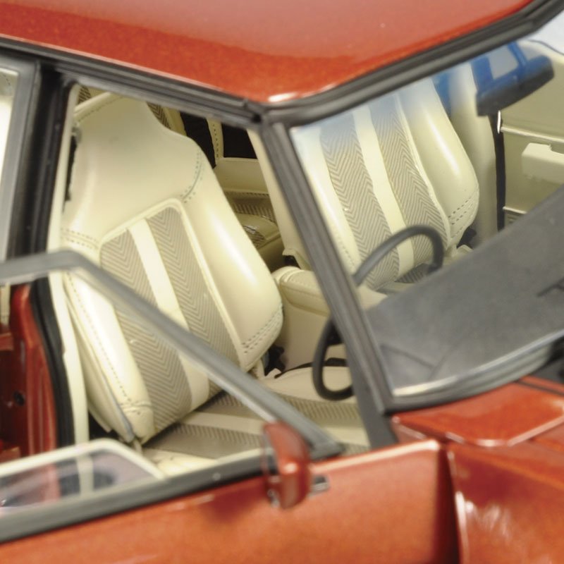 1:18 Holden HX Monaro GTS - Persian Sand - Classic Carlectables - 18759