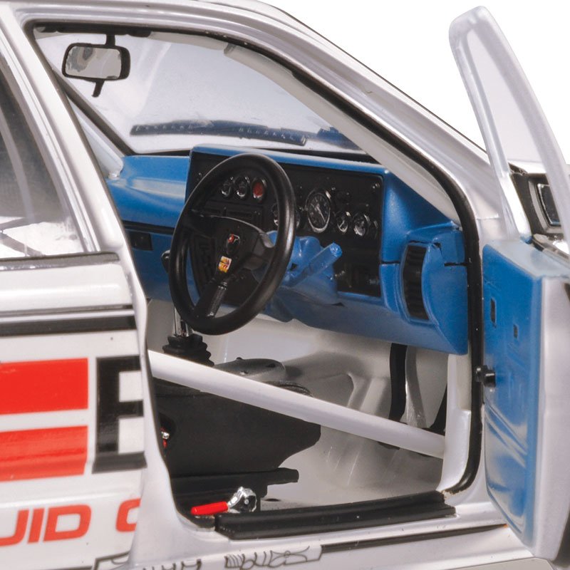 1:18 Holden VK Commodore #11 - 1986 - Bathurst - Enzed Team Perkins - Larry Perkins - Classic Carlectables - 18785