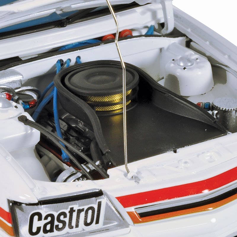 1:18 Holden VK Commodore #11 - 1986 - Bathurst - Enzed Team Perkins - Larry Perkins - Classic Carlectables - 18785