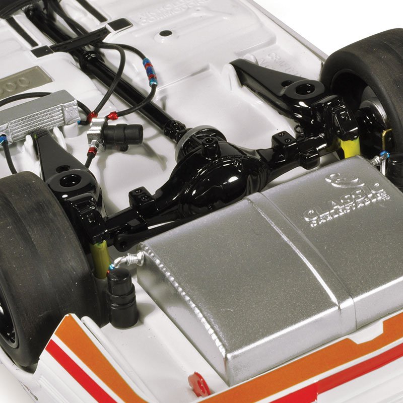 1:18 Holden VK Commodore #11 - 1986 - Bathurst - Enzed Team Perkins - Larry Perkins - Classic Carlectables - 18785